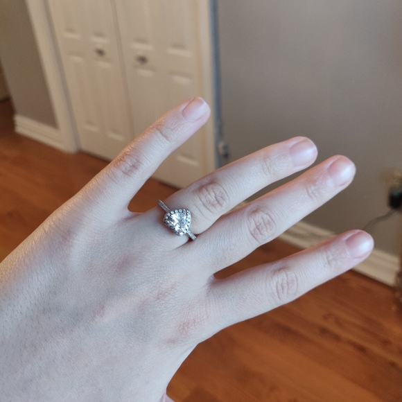 Silver halo heart rhinestone ring - Picture 7 of 7